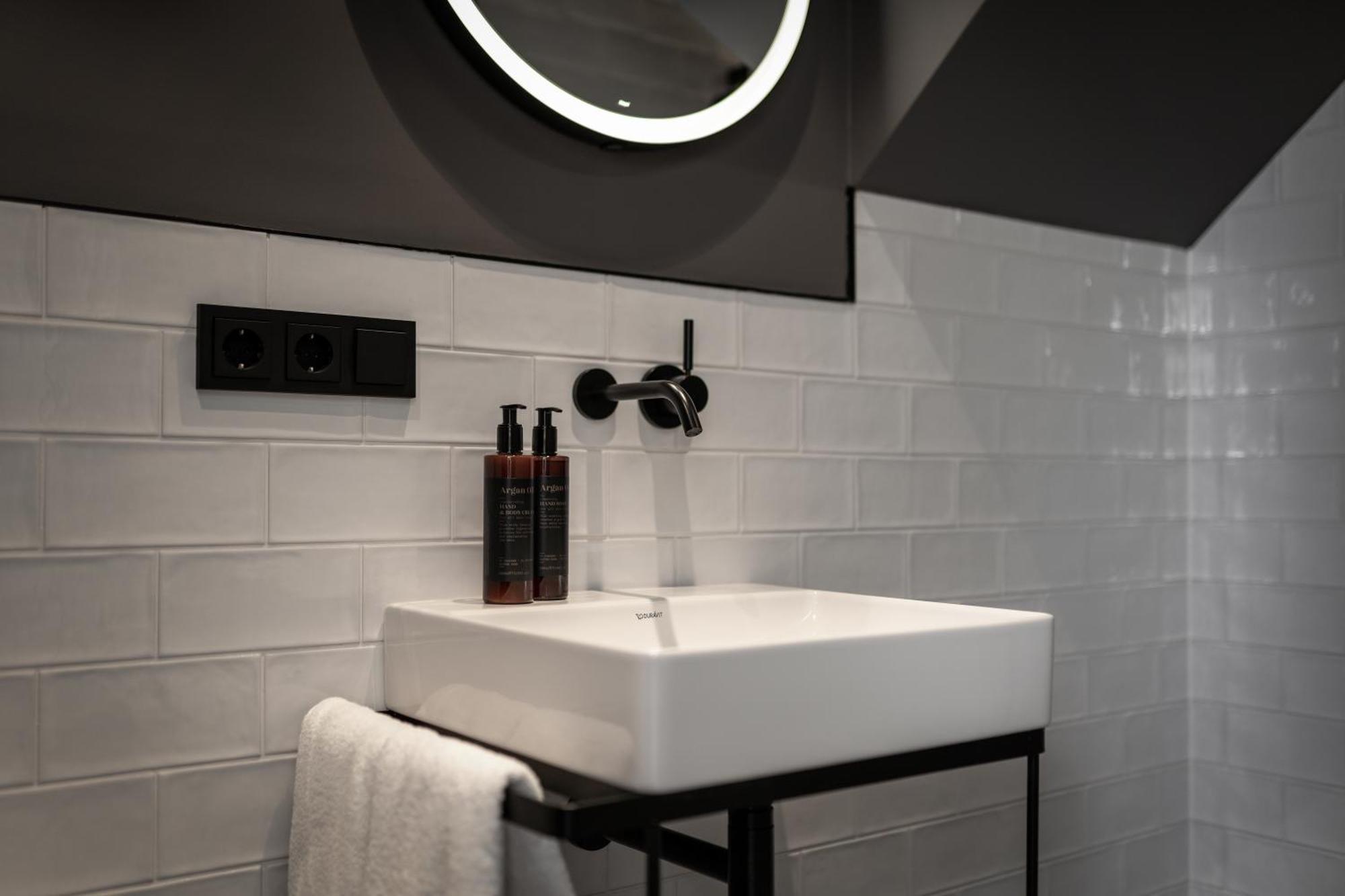The Adams - Self Check In Hotel Baden-Baden Bilik gambar